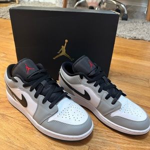 Jordan 1 Low (GS) Smoke Grey EUC